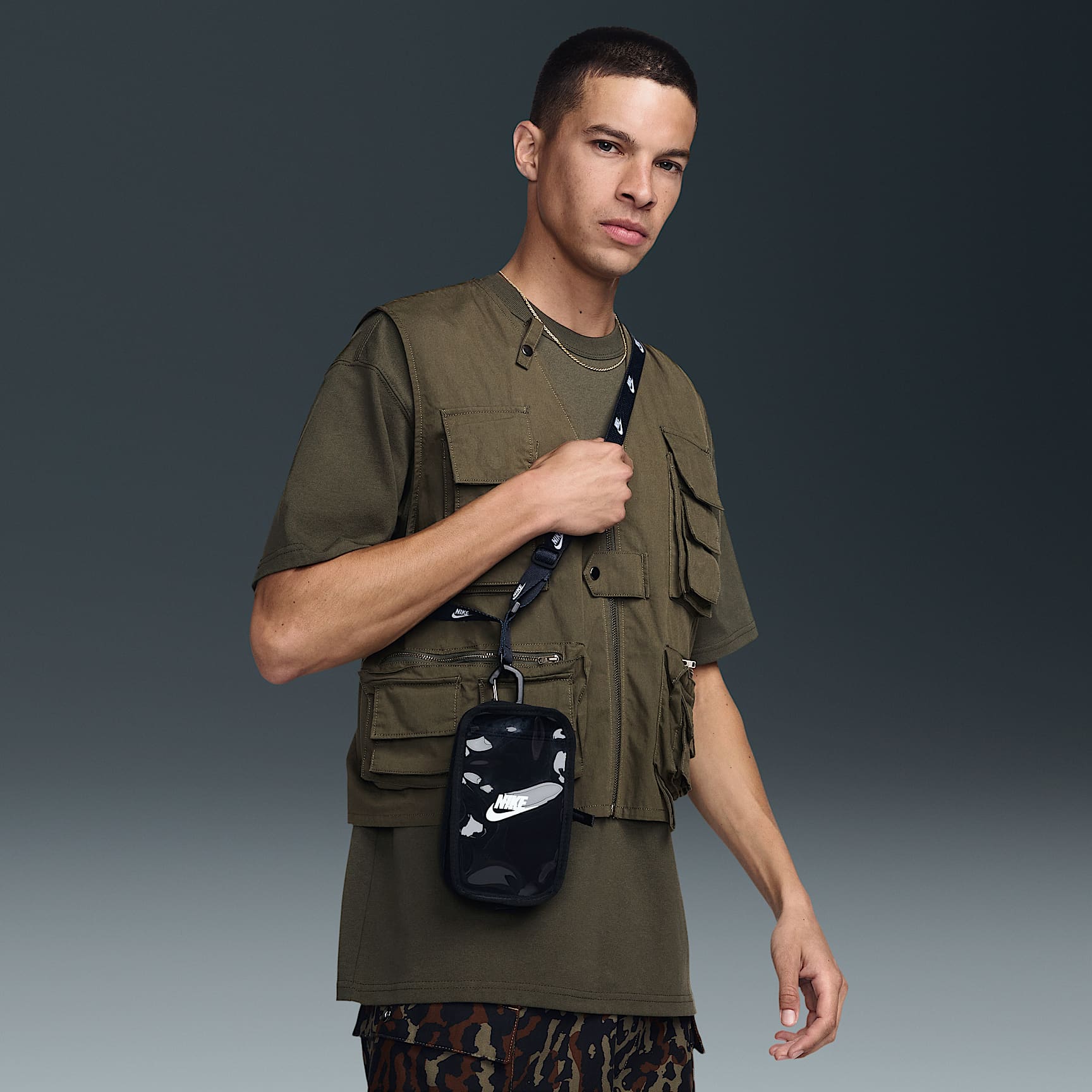 NIKE SANTA MONICA TRACK CLUB ショルダーバッグ Nike Club Phone Bag. Nike.com